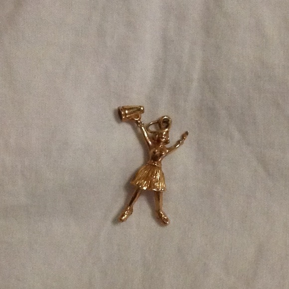 CHEERLEADER SOLID 14 CARAT 3 DIMENTIONAL CHARM - Picture 6 of 8